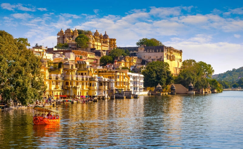 City-palace-Udaipur-AdobeStock_130129868-800x0